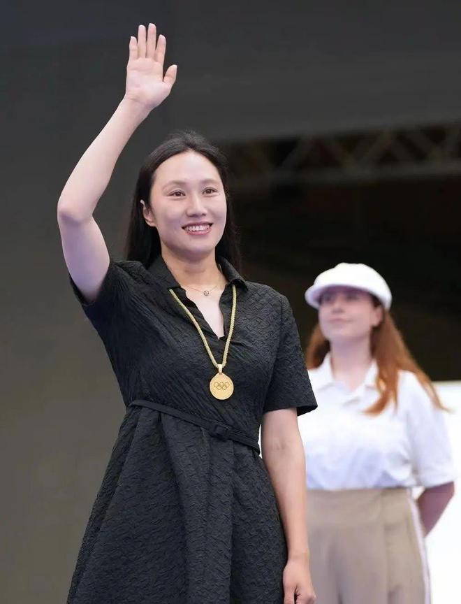 举重冠军退役后都做了什么工作_退役的举重冠军_退役举重冠军做工作后能干什么