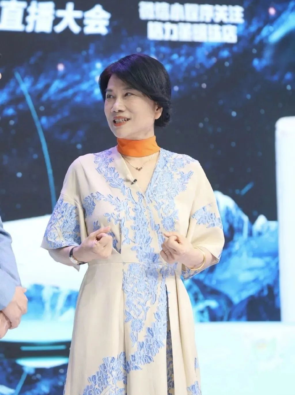 董明珠生活趣事_有关于董明珠有趣的故事_趣事董明珠生活中的故事