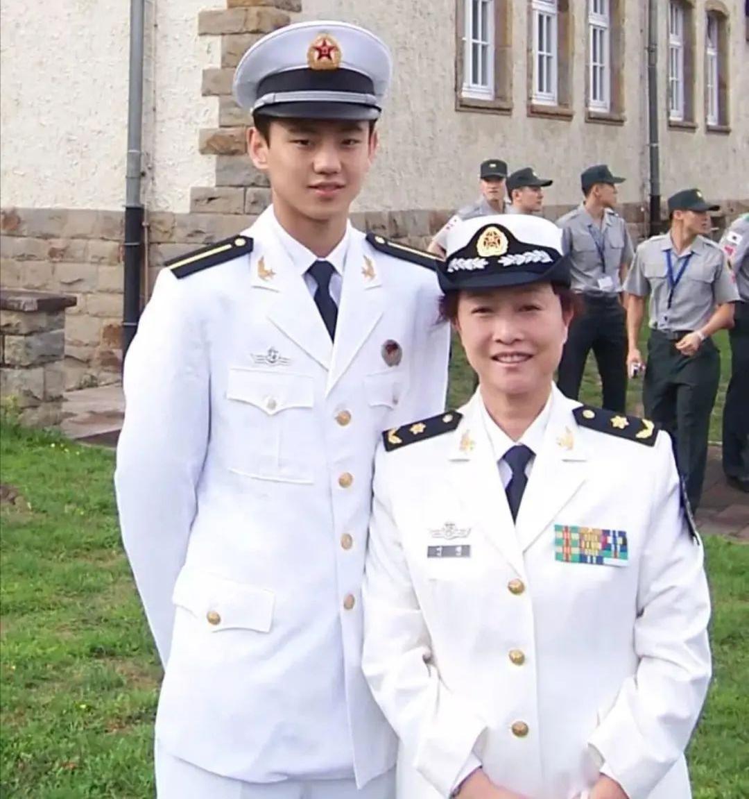 海军游泳名将_海军出身游泳男孩冠军是谁_海军出身的游泳冠军男孩