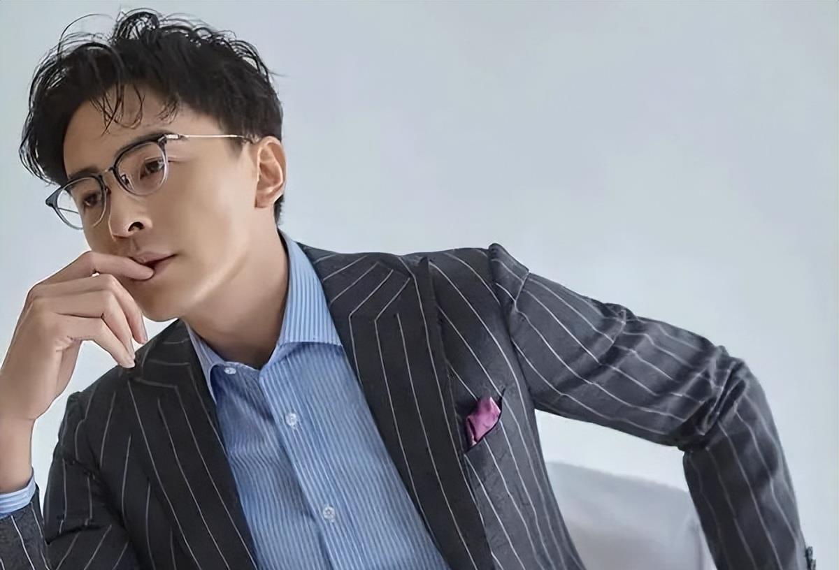 彭于晏运动的照片_彭于晏运动照片_彭于晏运动装图片