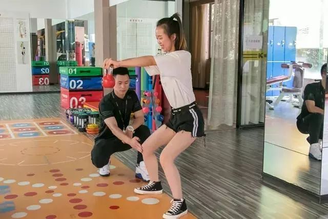 健身房的私教房_健身房私教价格表图片_叙永健身房私教