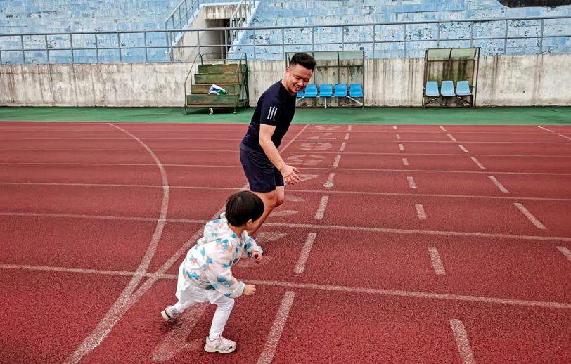 篮球走路运球教学视频_篮球走路规则讲解图_走步篮球规则