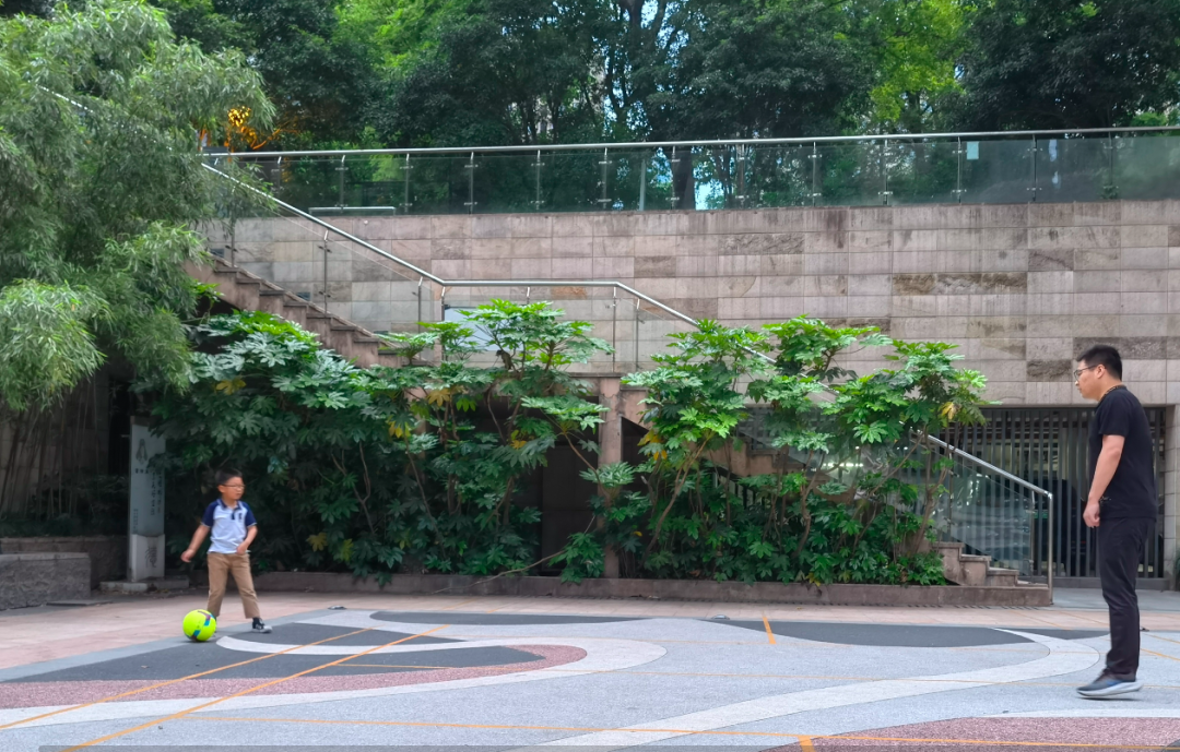 篮球走路运球教学视频_走步篮球规则_篮球走路规则讲解图