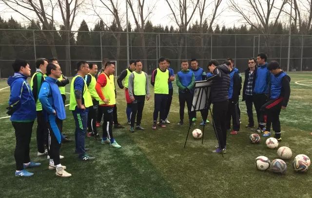 足球冠军赛是什么意思_足球赛事的各种冠军杯_足球赛冠军规则是什么样的