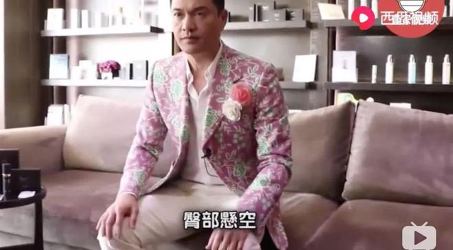 以健身出名的男星_好健身男明星_健身特别厉害的一个男明星