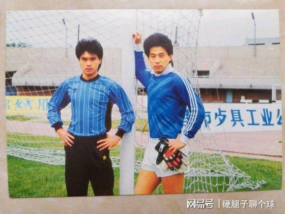 足球历史各队队服颜色_足球队服的颜色_足球队服颜色搭配