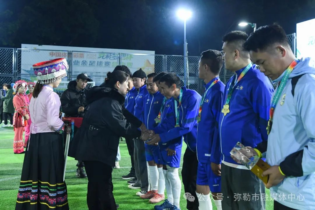 足球5冠王_五菱足球冠军赛_足球冠军视频