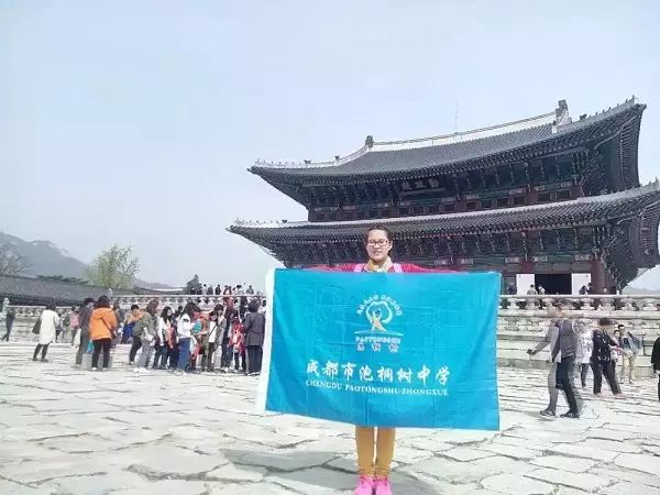 游泳冠军女子_游泳金牌2021女_2015游泳冠军男女